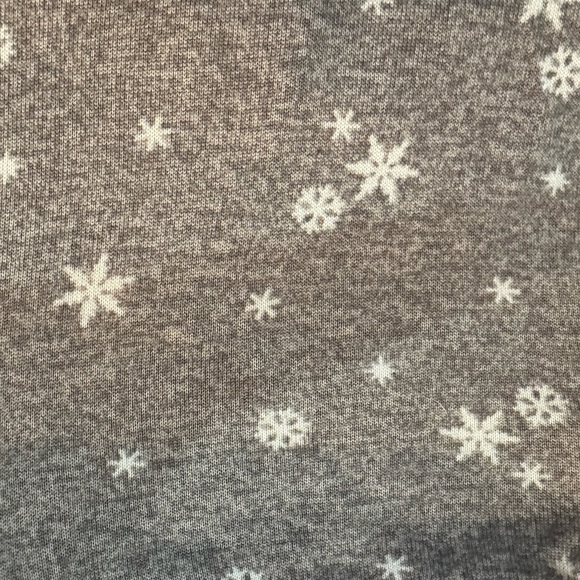 Cozy Grey pajama bottoms with Snowflake Design - Picture 3 of 4